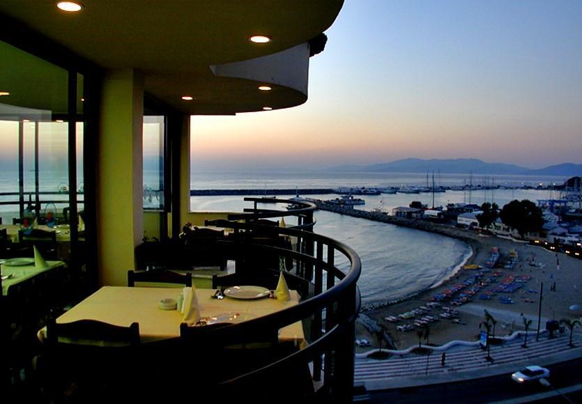 Ozcelik Hotel Kuşadası Exterior photo